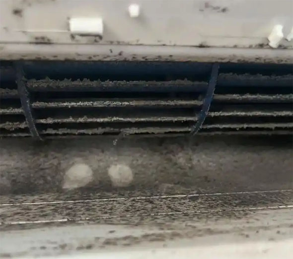 原平空调吹的风有股烧焦味是怎么回事